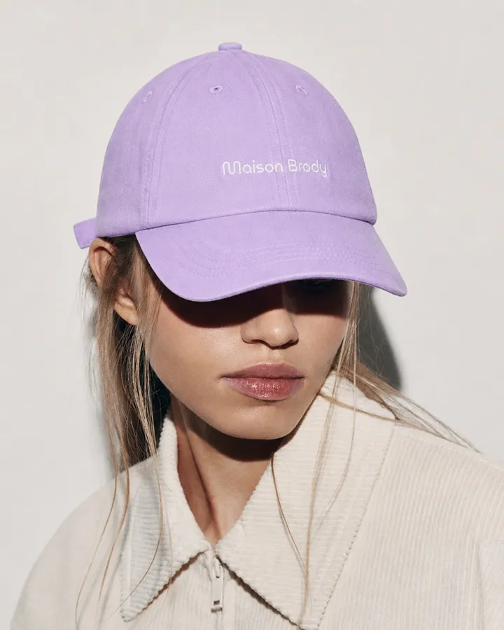 Casquette lilas brodée Maison Brody